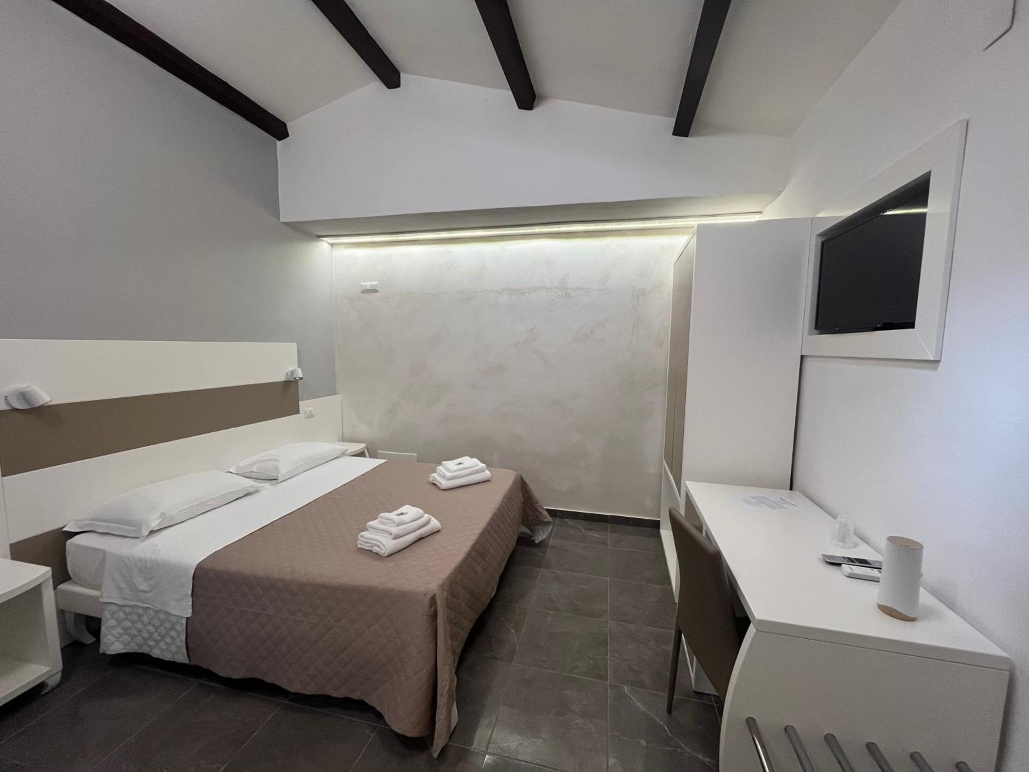 Afrodite Accomodation Tropea Exterior foto